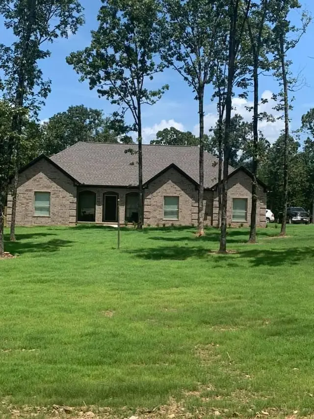 Thick green lawn at an Arkansas brick home